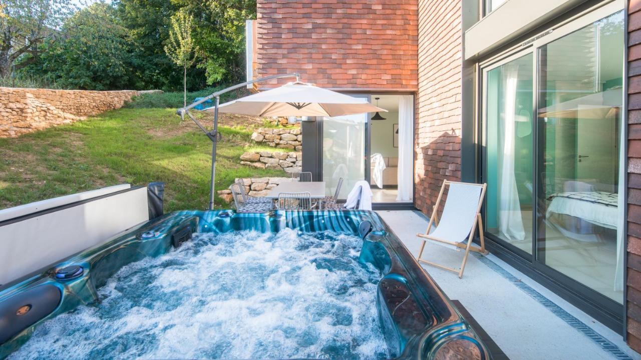 Cote Jardin Avec Jacuzzi Privatif Et Parking Prive Appartement Sarlat-la-Canéda Buitenkant foto