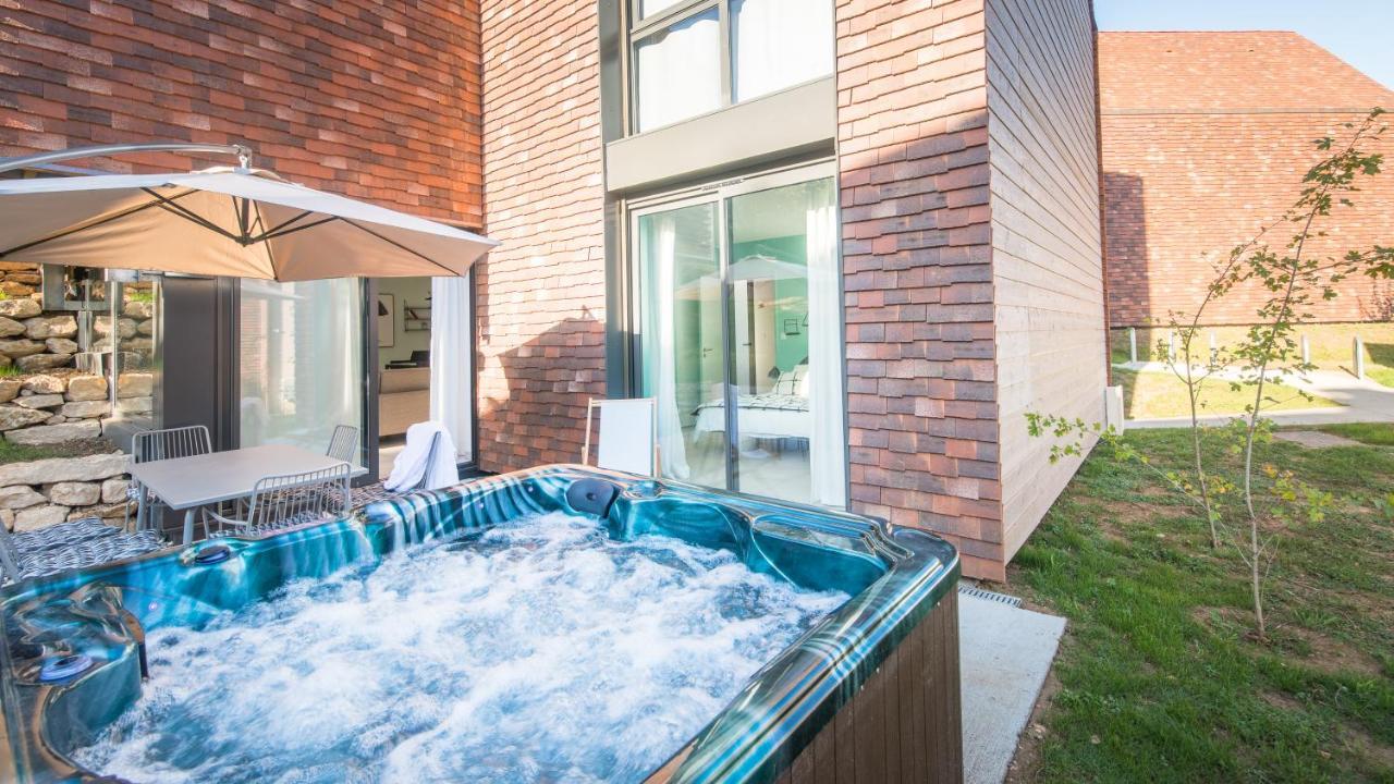 Cote Jardin Avec Jacuzzi Privatif Et Parking Prive Appartement Sarlat-la-Canéda Buitenkant foto